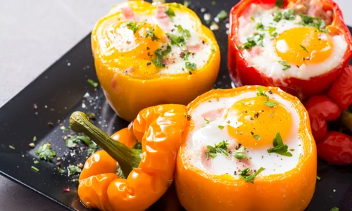 Ardei umpluti cu cascaval si sunca  Sursa imagine shutterstock 1451650574 jpg