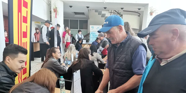 bursa locurilor de munca 23 mai 2025 slatina   foto alina mitran (2) jpg
