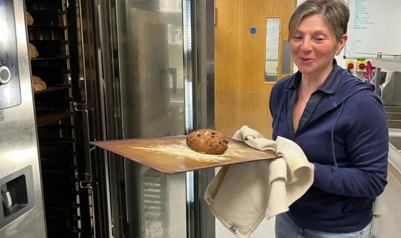 Joburi de electricieni, bucătari și frizeri plătite cu 35.000 euro pe an: cazare și mese asigurate, în cel mai rece loc de pe planetă