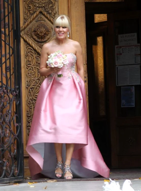 Elena Udrea a atras toate privirile la nunta fiului lui Prigoană