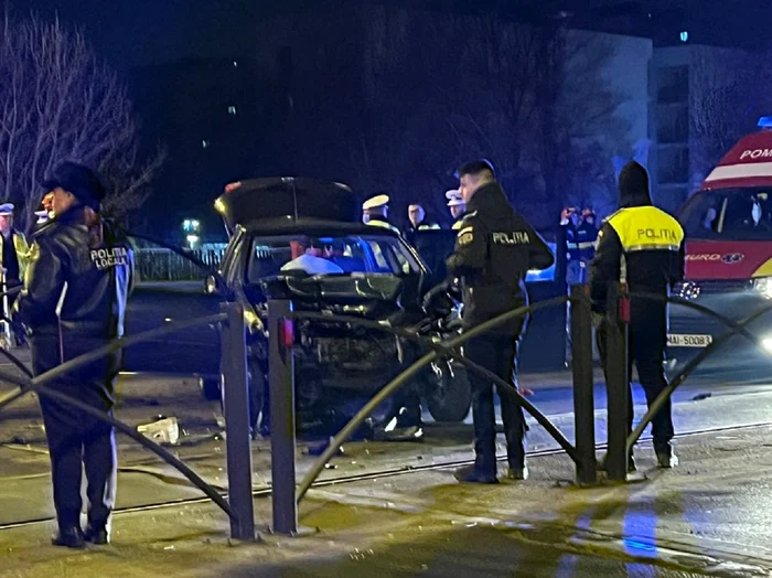 Șofrul a intrat în mașina poliției FOTO Antena 3