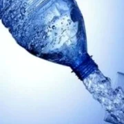 55.000 de litri de apă minerală depozitaţi la soare 