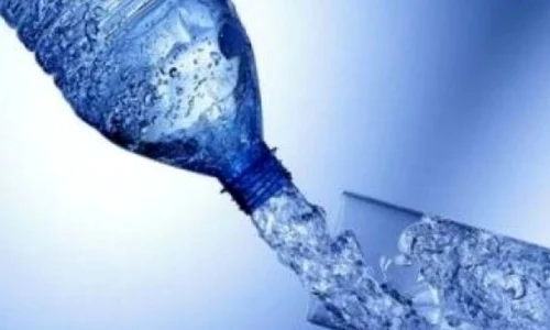 55.000 de litri de apă minerală depozitaţi la soare 
