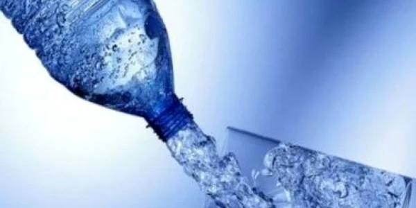 55.000 de litri de apă minerală depozitaţi la soare 