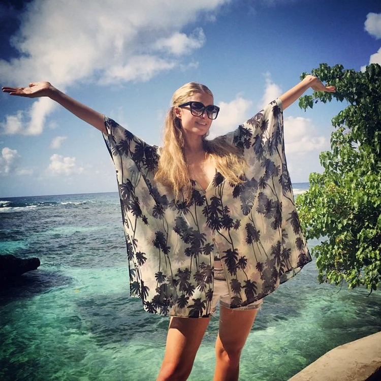 
    Paris Hilton s-a dat în stambă la o petrecereFoto: arhiva personală  
