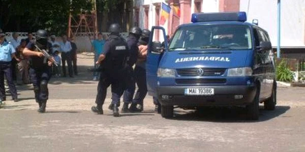 Jandarmi în plină acţiune 