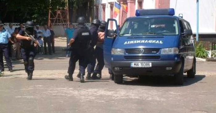 Jandarmi în plină acţiune