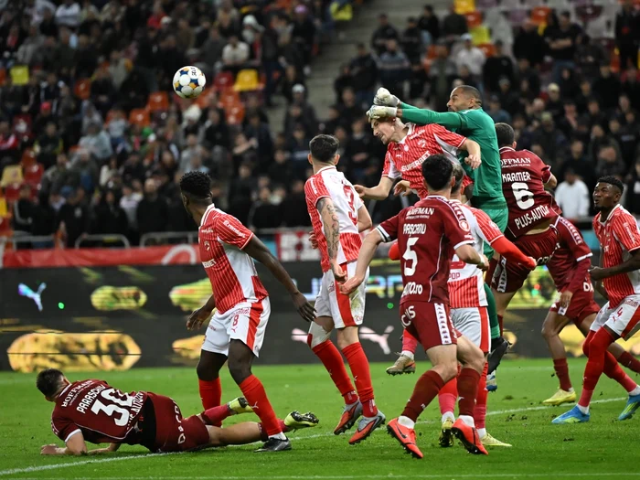 Meciurile dintre Rapid și Dinamo sunt mereu extrem de disputate (Foto: sportpictures)