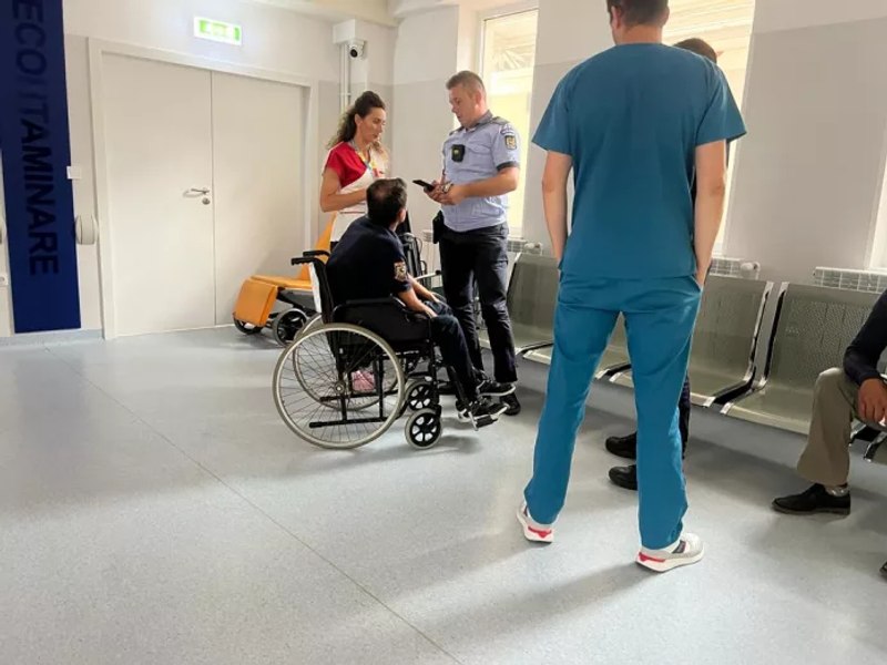 O glumă proastă putea să-l coste pierderea piciorului. Cum a fost legat un bărbat cu cătușele de gleznă