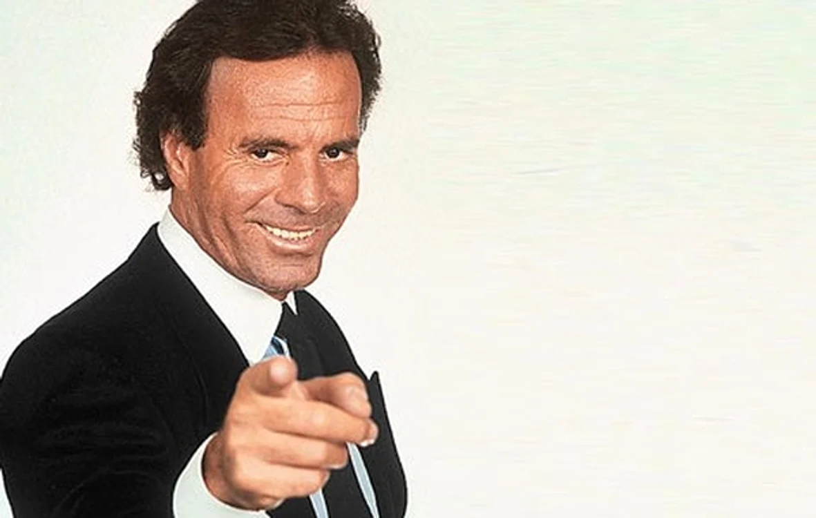 
    Julio Iglesias concertează pe 18 mai  