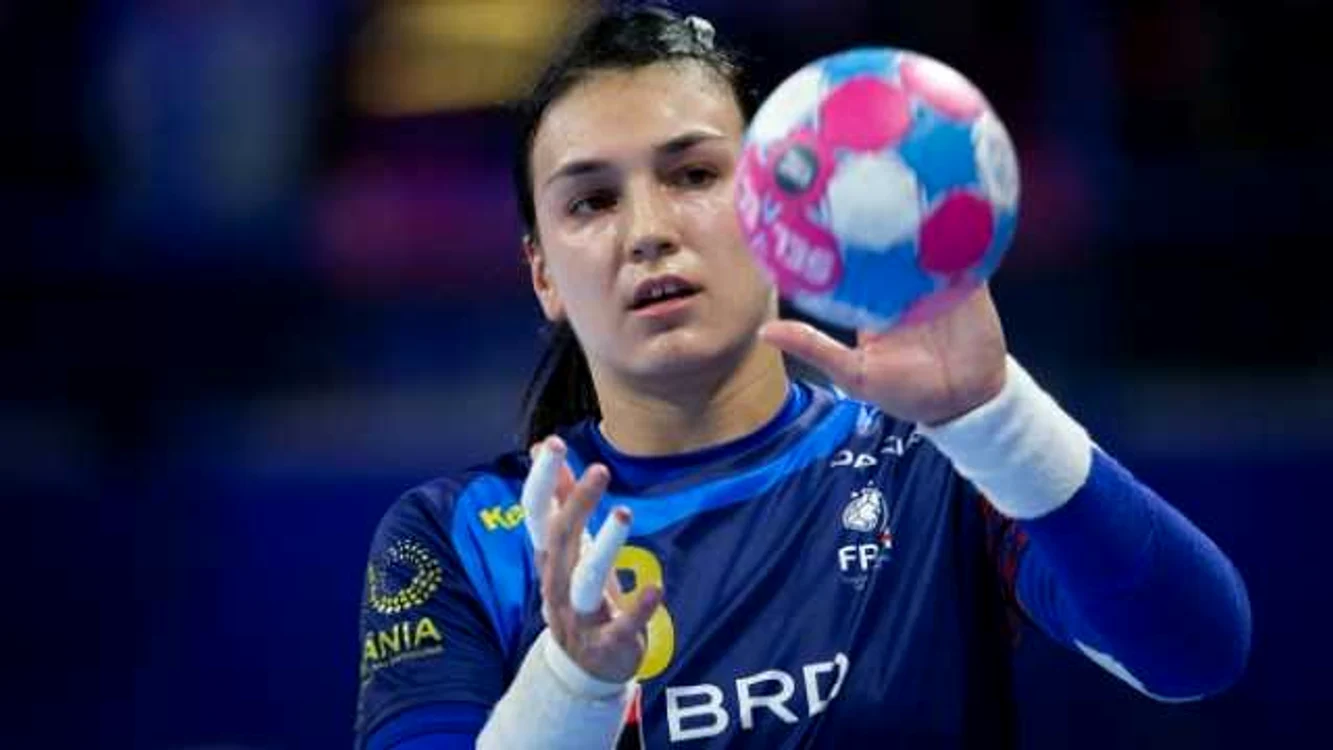 Cristina Neagu a ratat titlul cu CSM în sezonul trecut, terminând pe 2, după SCM Râmnicu Vâlcea, iar acum rezultatul s-a repetat, de această dată, din cauza pandemiei