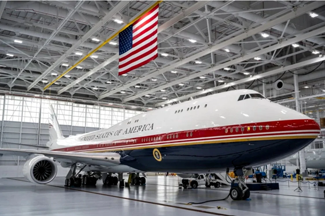 Trump a primit cadoul un nou Air Force One. Foto: Reuters 