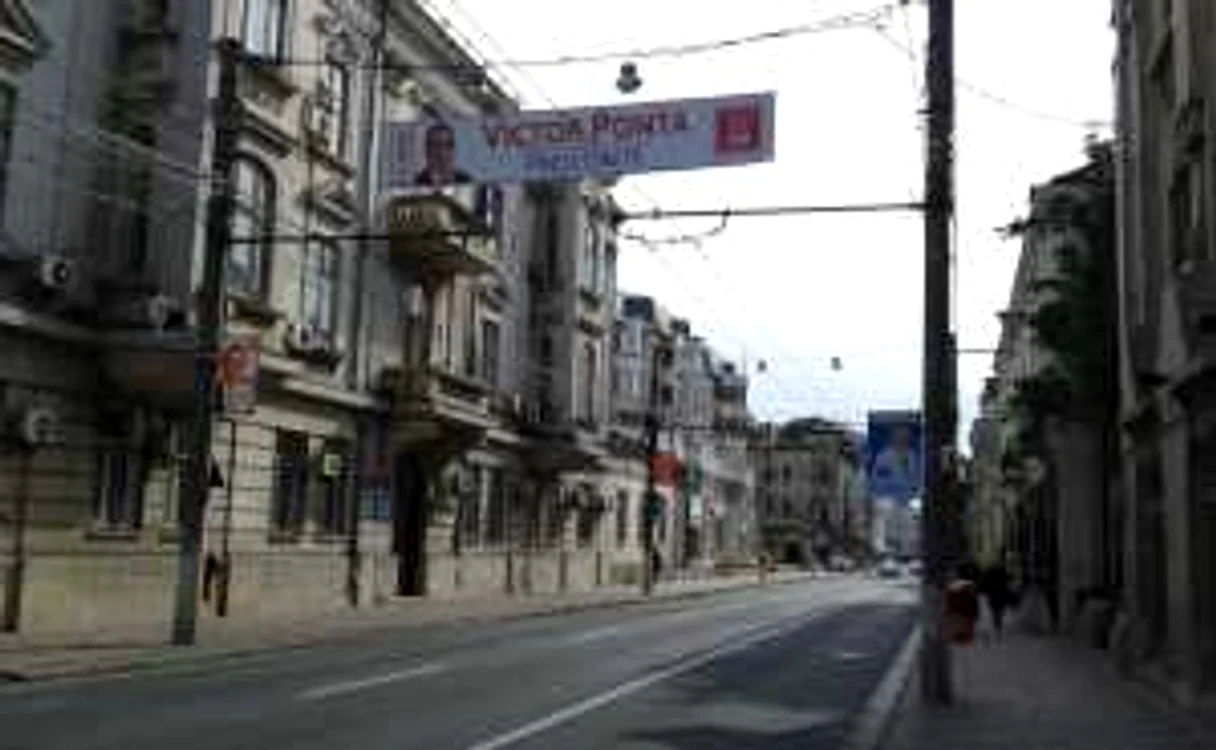 Până acum, doar două partide au obţinut avize pentru afişaj electoral. Foto: Adevărul