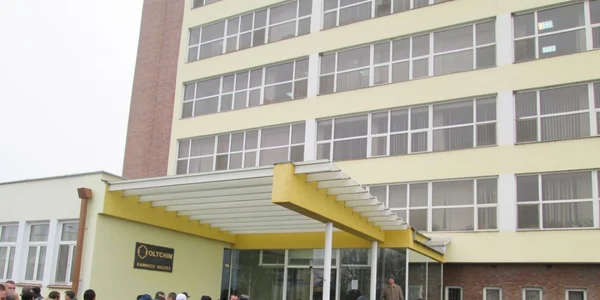 VIDEO Noi proteste la Oltchim. Angajaţii disponibilizaţi în 2013 s-au întors în combinat pentru a-şi cere drepturile salariale