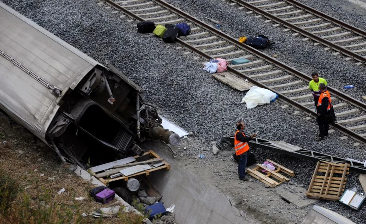 Trenul a deraiat în apropierea oraşului Santiago de Compostela (Foto: Reuters)