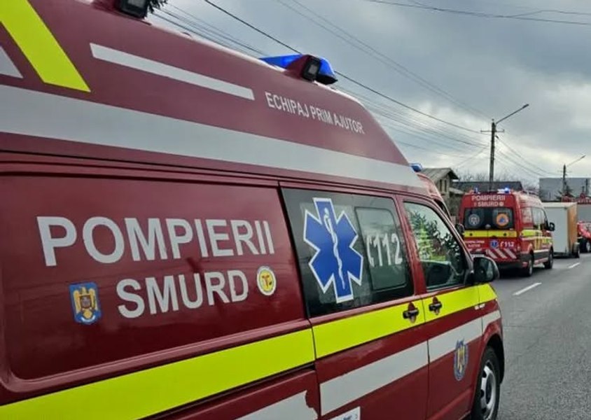 Accident grav în Câmpulung: un microbuz cu 16 persoane la bord a ieșit de pe șosea. Planul Roșu de Intervenție, activat