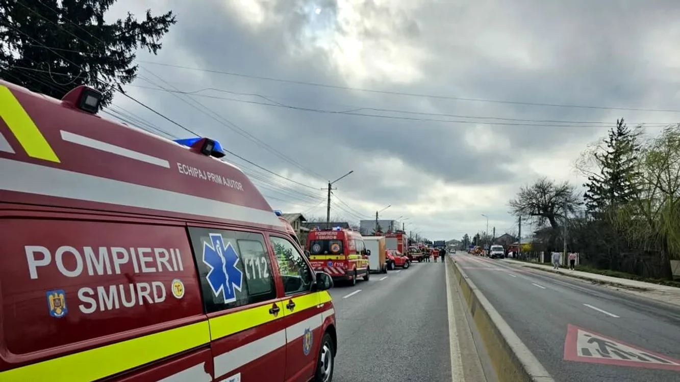 Nouă copii și doi adulți au fost transportați la spital. FOTO: Facebook/Europa Press RO