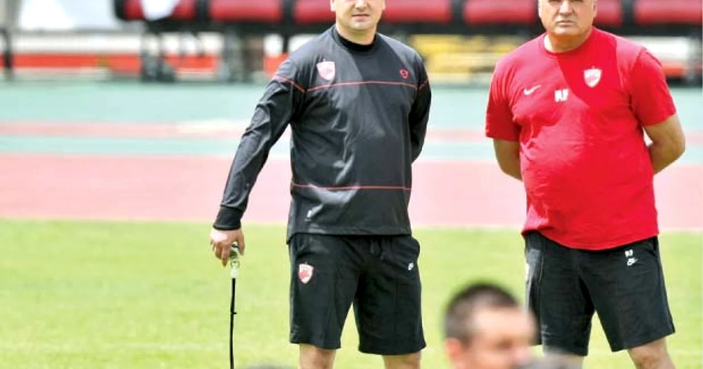 Ciobotariu (stânga) e ţinta acuzelor   