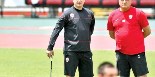 Ciobotariu (stânga) e ţinta acuzelor