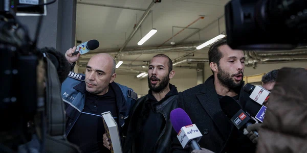 Fratii Tate escortati de politisti la iesirea din sediul DIICOT 26 ianuarie FOTO Inquam Photos Sabin Cirstoveanu 