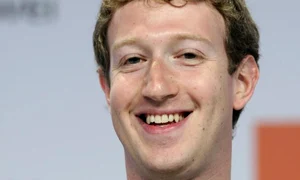 Mark Zuckerberg citeşte jpeg