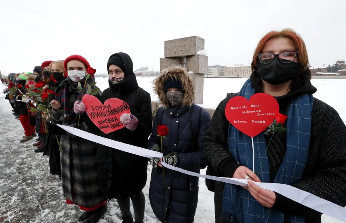 Lant uman la Sankt Petersburg organizat in sprijinul lui Navalnii FOTO EPA-EFE