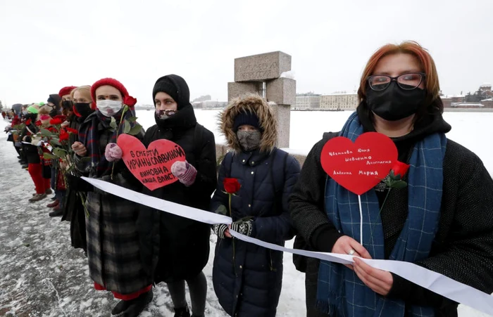 Lant uman la Sankt Petersburg organizat in sprijinul lui Navalnii FOTO EPA-EFE
