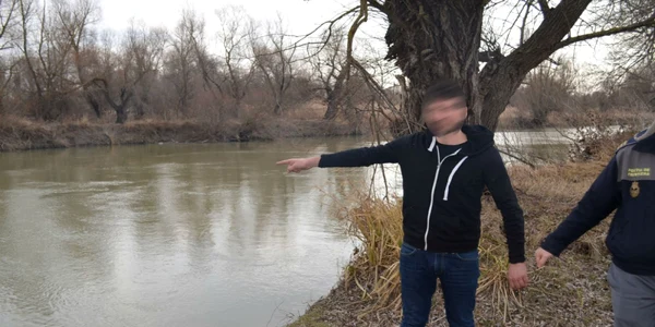 Migranţi din Siria la malul Prutului FOTO Poliţia de frontieră