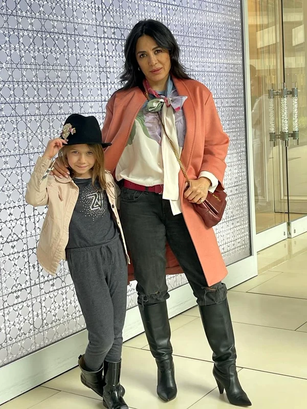 Oana Mizil și Maria ies împreună la cumpărături