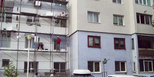 Unii şi-au izolat exteriorul, alţii nu, iar rezultatul este unul inestetic