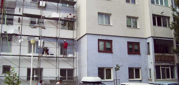 Unii şi-au izolat exteriorul, alţii nu, iar rezultatul este unul inestetic