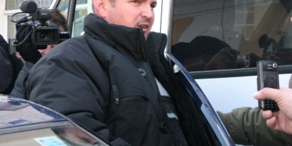 Vasile Hriţcu, după ce a ieşit din apartament îna ceastă dimineaţă