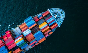 vapor nava cargo containere transport maritim shutterstock jpg