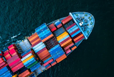 vapor nava cargo containere transport maritim shutterstock jpg
