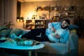 canapea stil viata sedentar televizor istock jpg