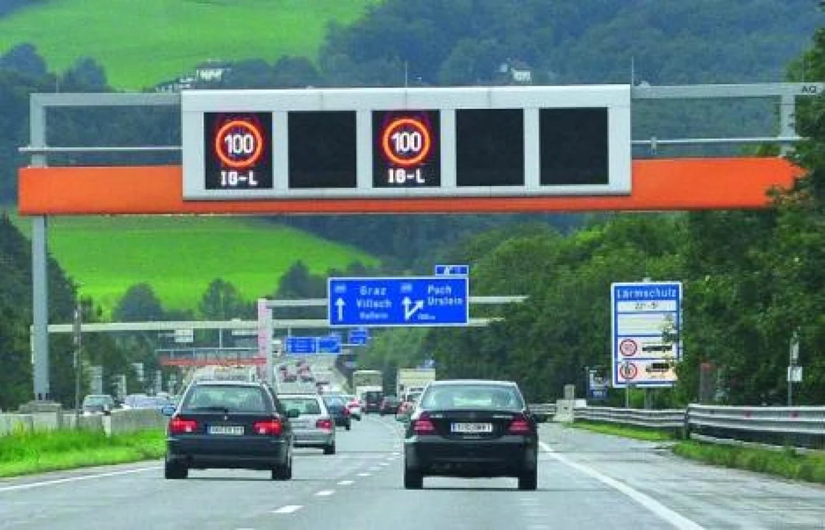 Semnul care atenţionează şoferii că s-a depăşit limita admisă la poluare