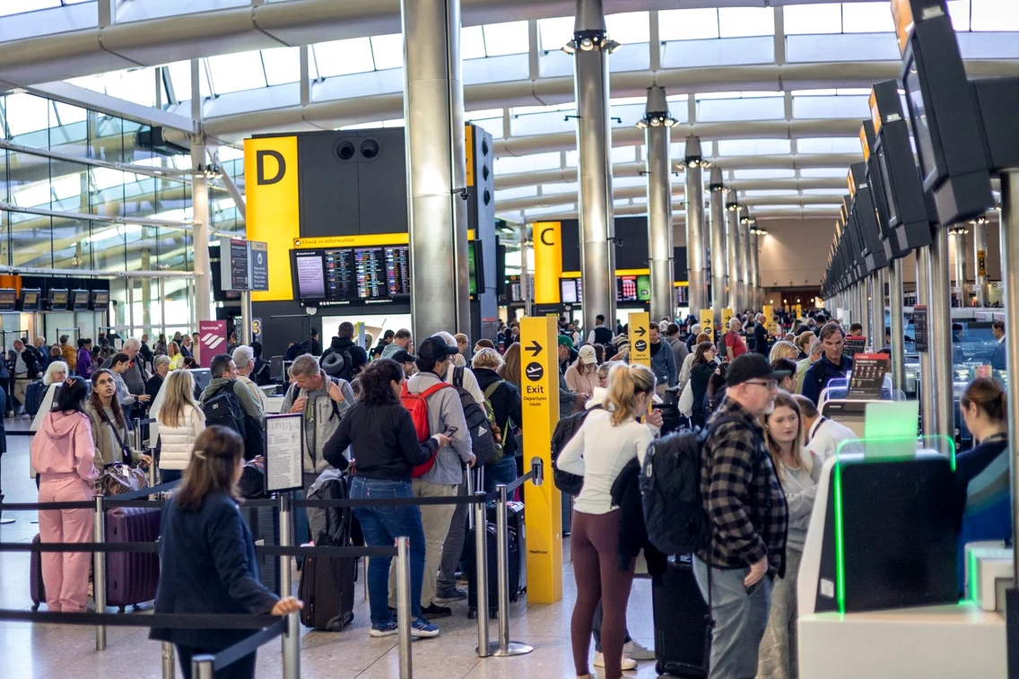 Aglomerația de duminică pe aeroportul Heathrow FOTO Profimedia 