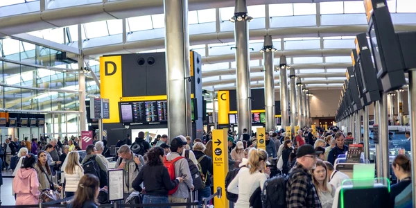 Aglomerația de duminică pe aeroportul Heathrow FOTO Profimedia