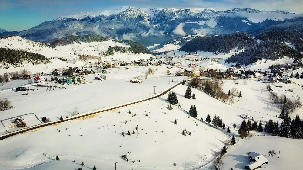 Satele din România ridicate deasupra norilor. Povestea celor mai „înalte” așezări arhaice, căutate de turiști