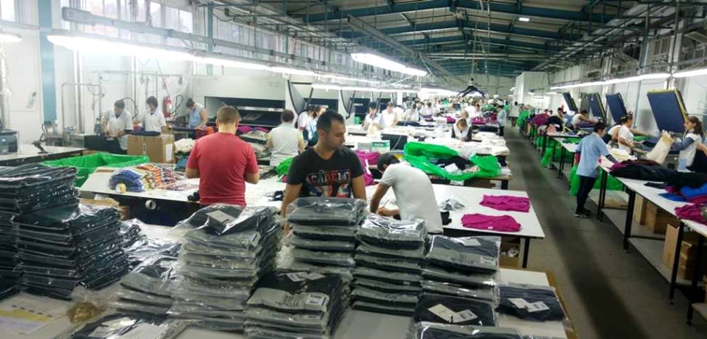 În producţie se folosesc materiale precum lână, caşmir, bumbac, toate de cea mai bună calitate, provenite din filaturi renumite din întreaga Europă