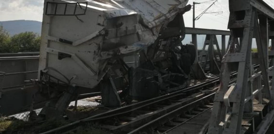 Accident de tren în judeţul Bacău FOTO ISU Bacău