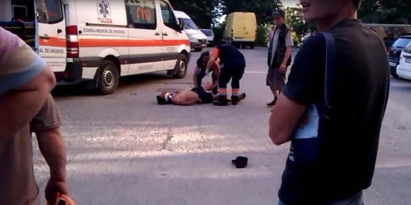 Trei echipaje de ambulanţă au ajuns la faţa locului (captură foto)
