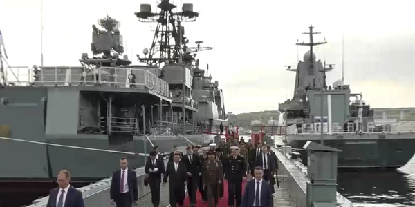 Kim Jong-un a vizitat flota rusă din portul Vladivostok FOTO EPA-EFE
