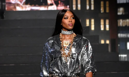 Naomi Campbell arată fenomenal la 48 de ani jpeg