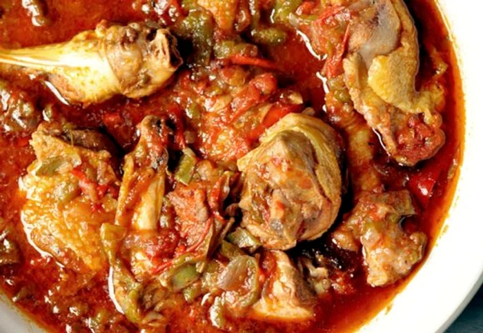 Cea mai buna si mai aromata mancarica de pui in sos de rosii.clickpoftabuna.ro