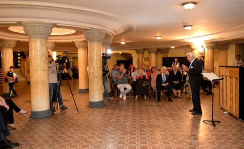 Ioan Holender are bust la Timișoara FOTO Opera Națională Română Timișoara