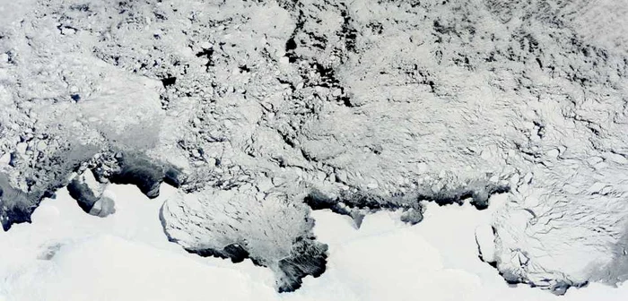 Imagine din satelit cu o parte din coasta de est a Antarcticii  FOTO: nytimes.com/ NASA Goddard MODIS