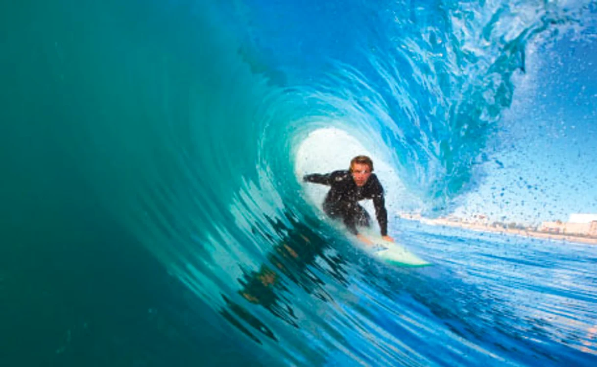 Hawaiienii sunt maeştri ai surfingului