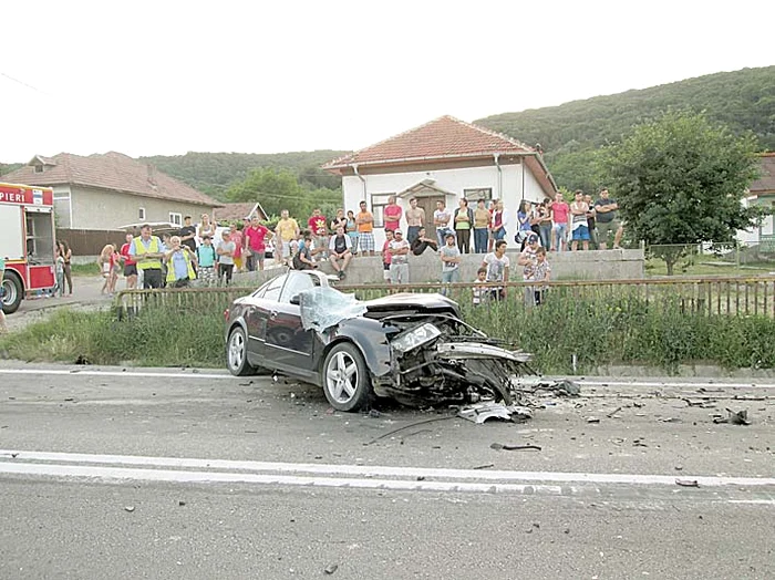 Maşina Audi a fost  transformată într-o  grămadă de fiare