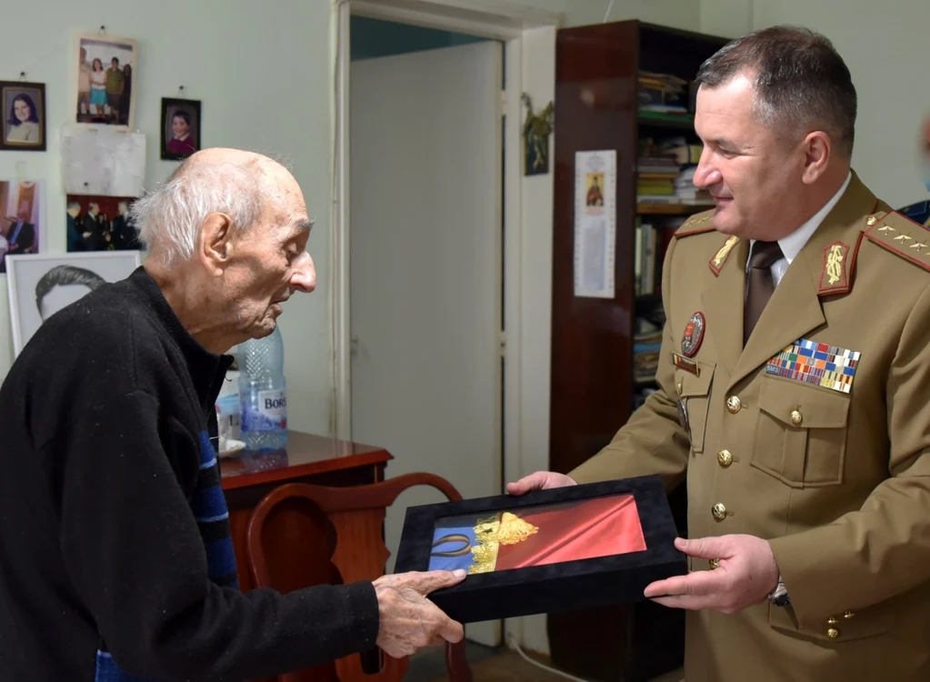 Constantin Zavati alături de şeful Statului Major al Apărării FOTO facebook.com/ArmataRo